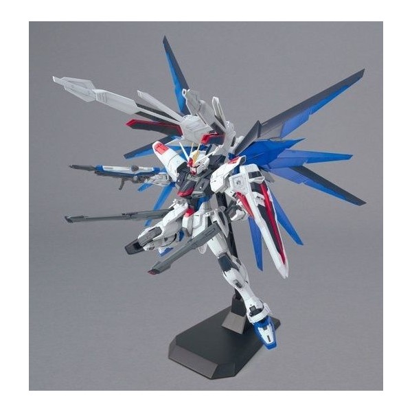 FREEDOM GUNDAM Ver.2.0 限定版 Amazon.co.jp: MG 1/100 Freedom Gundam Ver. 2.0 [Clear Color